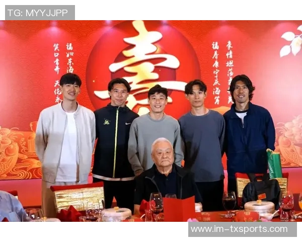 崇明五虎齐聚一堂武磊等人拜访徐根宝共话足球梦想